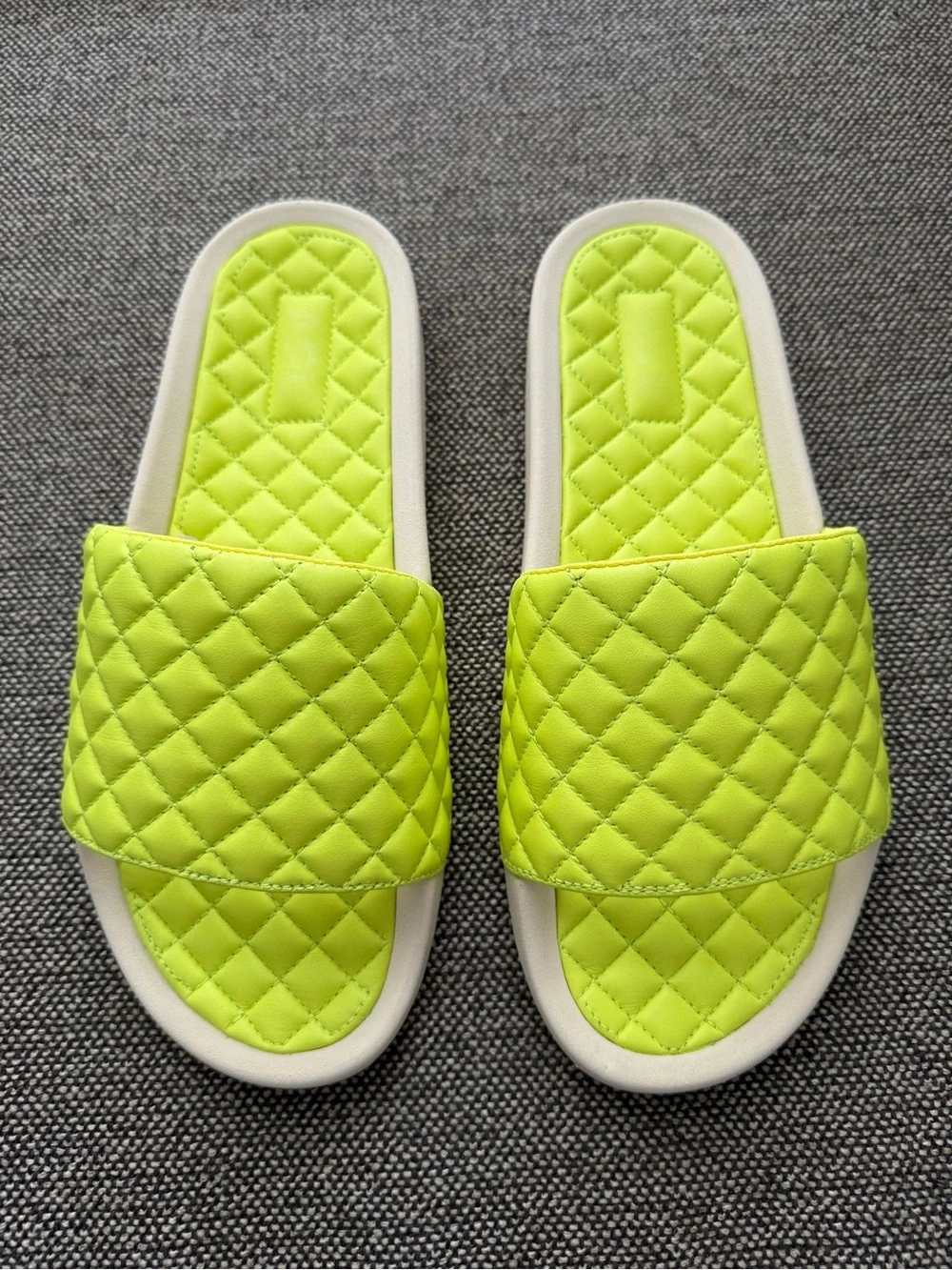 NEW Men’s Quilted Lusso Leather Neon Slide Sandals Energy Pristine Size 9 Casual